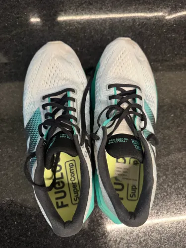 Tênis de placa de Carbono (New Balance)