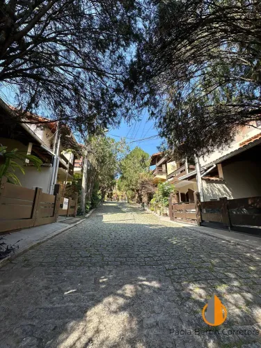 Casa com 2 quartos, vaga de garagem, Piscina - Centro Maricá