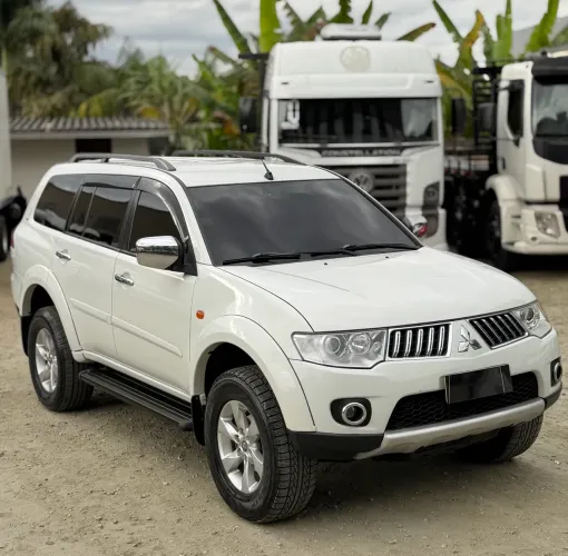 Mitsubishi Pajero Dakar HPE 3.2 4X4 T.I Dies 5P AUT 2013