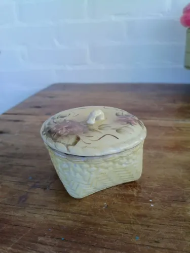 porta jóias em porcelana anos 50 lindo antigo Antiquario decoração vintage pote potiche
