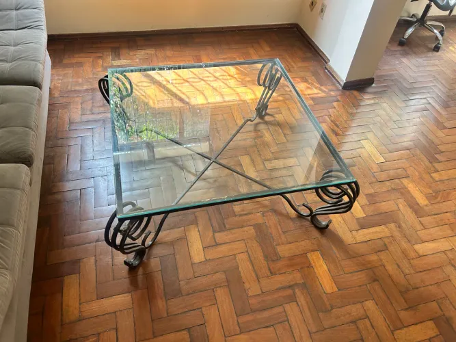 Mesa de centro de vidro