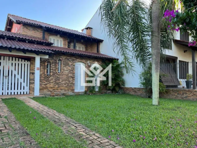 Casa com Piscina e Amplo Quintal no Centro de Gravataí ? 3 Dormitórios e Suíte
