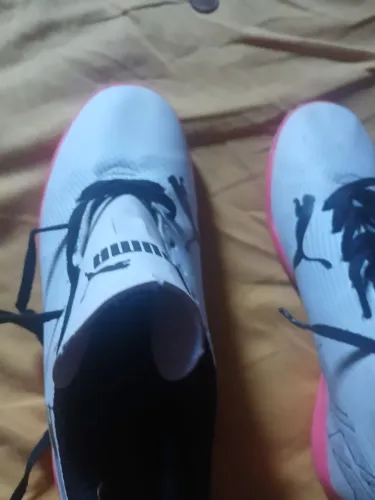 Vendo essa chuteira masculina em bom estado 