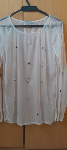 Camisa detalhada