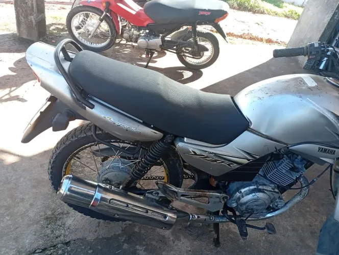 YBR na partida em ótimo estado 