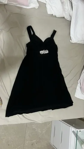 Vestido preto de festa