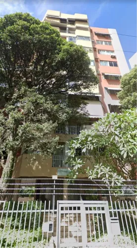 Excelente Apartamento Espaçoso com Varanda e Armários Planejados
