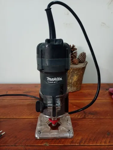Tupia Makita  + jogo de fresas 