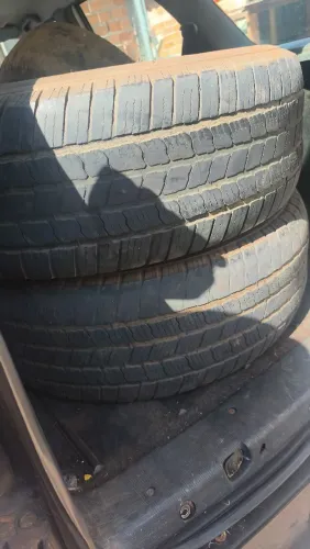Vende se pneu Caminhonete 