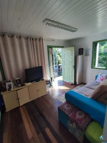 CASA COM TERRENO BAIRRO SANTA CATARINA