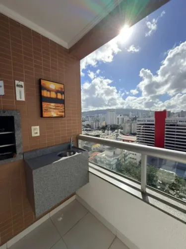 Apartamento mobiliado no Centro I Andar alto e vista livre I 3 quartos com suíte