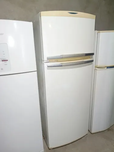 Vendo geladeira Brastemp de 470 litros degelo seco gelando bem