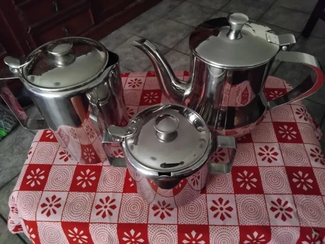 Conjunto para café da manhã em Inox. 