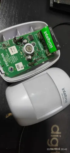 Sensor de movimento infravermelho passivo sem fio Intelbras IVP 4000 Smart com pilha