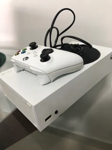 XBOX SÉRIES S (SEMINOVO COM CAIXA)
