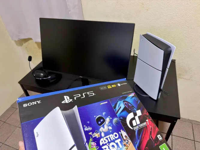 PS5 Slim Novo (Apenas 3 meses de uso)