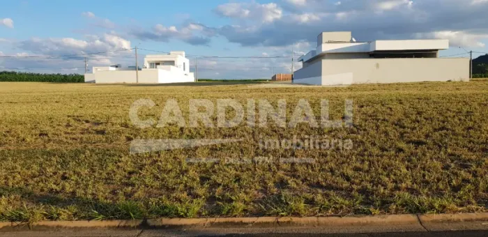 Terreno em condomínio fechado, com excelente localização.