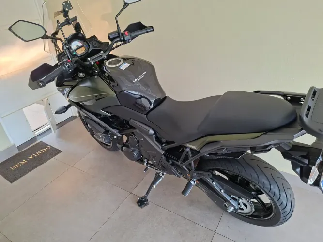 Versys kawasaki 650 verde exército 2020