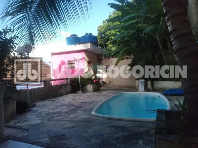 CASA PISCINA CHURRASQUEIRA GARAGEM 4 QUARTOS GLÓRIA