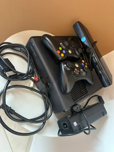 Xbox360 2 controles + Kinect