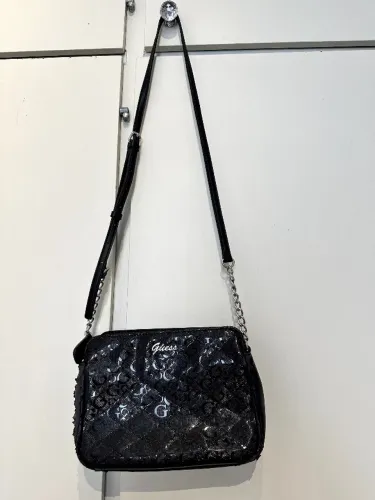 BOLSA GUESS PRETA ORIGINAL - ESTÁ COM DEFEITO - PARA FAZER RESTAURAÇÃO