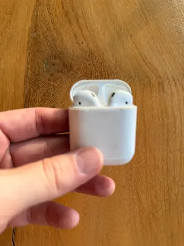 Apple AirPods 2ª Geração com Estojo Original - 1 Fone com Defeito na Bateria