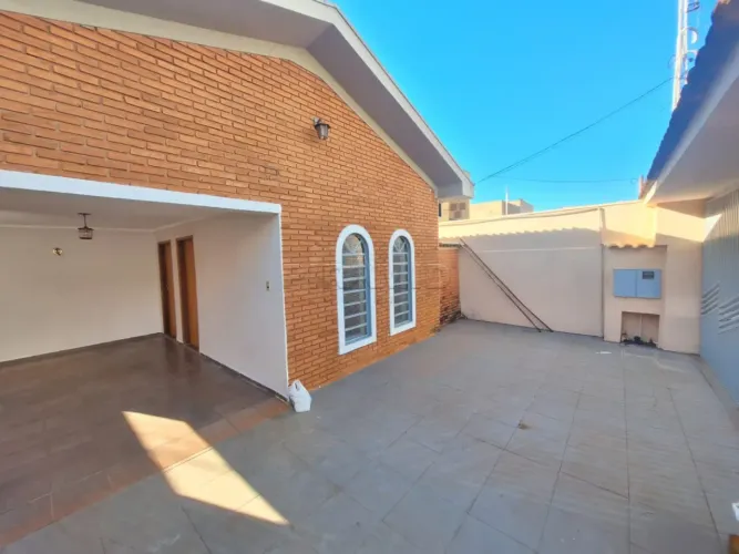 Casa residencial com 173,20m², Bairro Jardim Irajá, (Zona Sul), em Ribeirão Preto/SP.