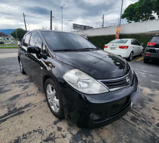 Nissan Tiida SL 1.8/1.8 Flex 16V Aut. 2013