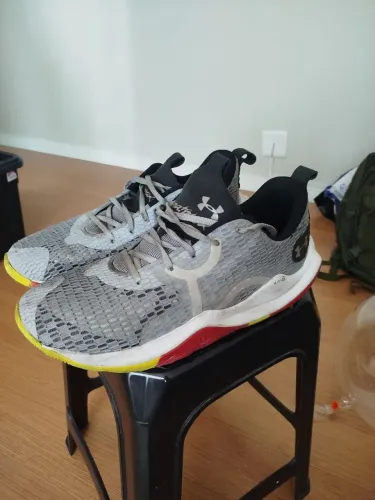 Under armour basket e academia tamanho 44