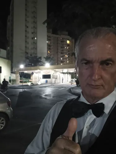 GARÇOM