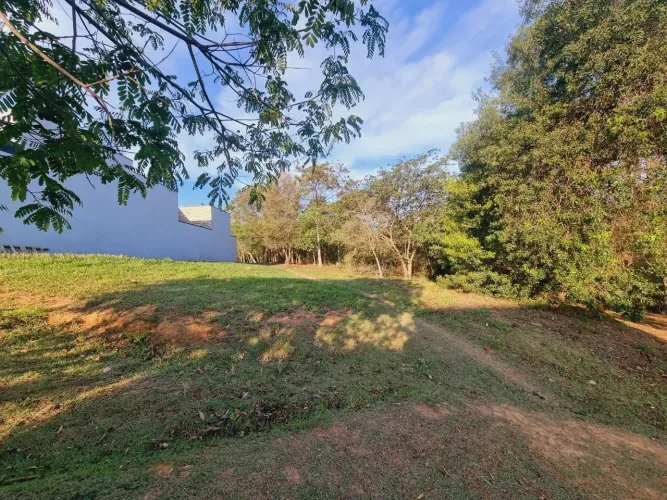 Excelente terreno à venda, com área verde ao lado