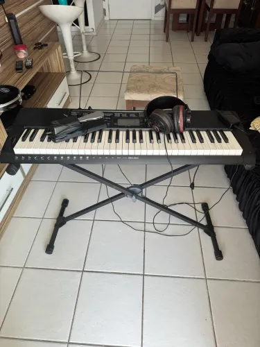 Teclado Casio CTK-3500 + suporte + pedal sustain + fonte + fone de ouvido - R$ 1.450