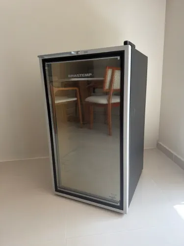     Brastemp Frigobar Porta de Vidro 120 litros 