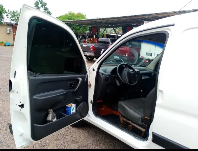 Peugeot Partner Van 1.6 Flex 16V 5P 2011