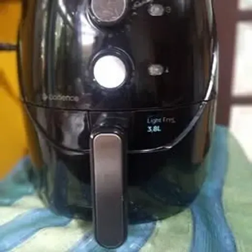 04 Itens c/ defeito ( VER DESCRIÇÃO)Fritadeira Air Fryer Cadence + 03 chaleiras elétricas