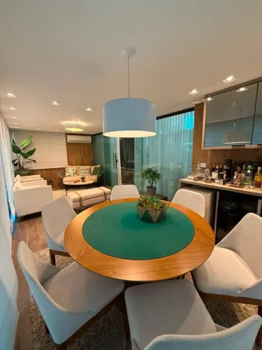 Casa de Alto Padrão com 5 Quartos e Piscina no Vieiralves - 1.000m²