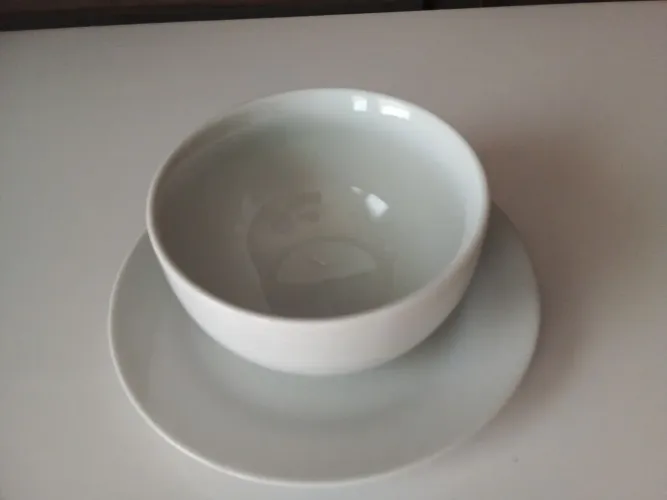 Cumbuca de porcelana com pires