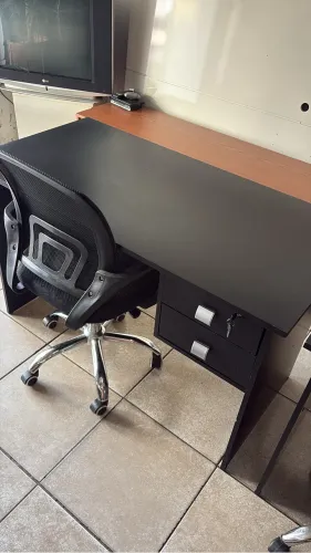 Mesa com cadeira para escritório 