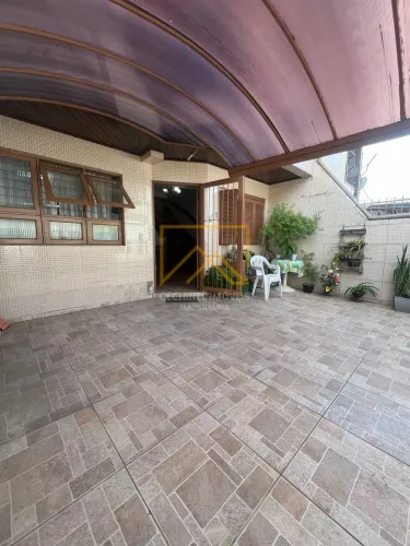 Sobrado à venda no bairro Vila Eunice Velha - Cachoeirinha/RS