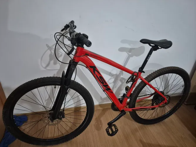 Bicicleta aro 29, 27v shimano, freio hidráulico 