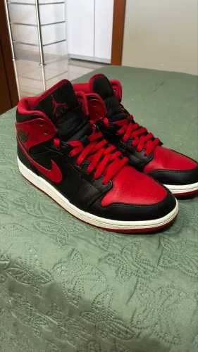 Nike Air Jordan 1 Mid Alternate Bred