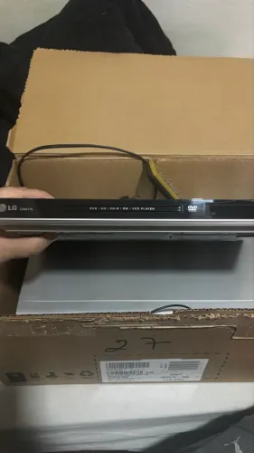 Vídeo cassete e DVD player