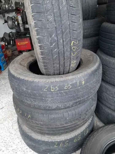 Pneu 265 65 17 Bridgestone usado Toyota Hilux