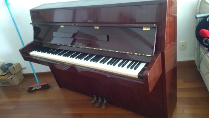 Piano japonês Yamaha