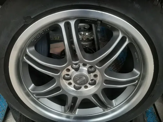 Roda aro 17 momo Evo grafite com borda polida exclusiva 5X100 