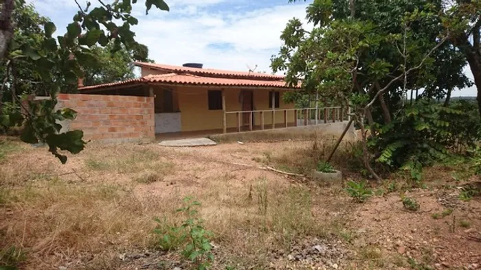 Sitio de 1.400m², casa, fogão a lenha, cisterna, água de poço atersiano,Baldim.