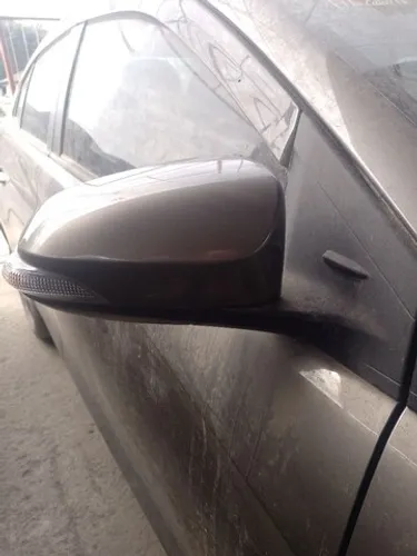 Retrovisor Toyota Yaris com rebatimento