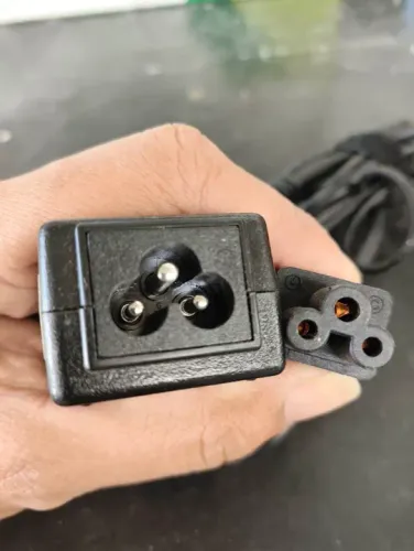 Fonte de netbook 19V 2,1A