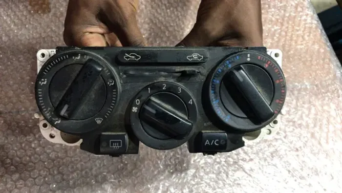 Controle do Ar Nissan Tiida