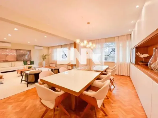 Apartamento com Área Privativa - / Residencial / Copacabana